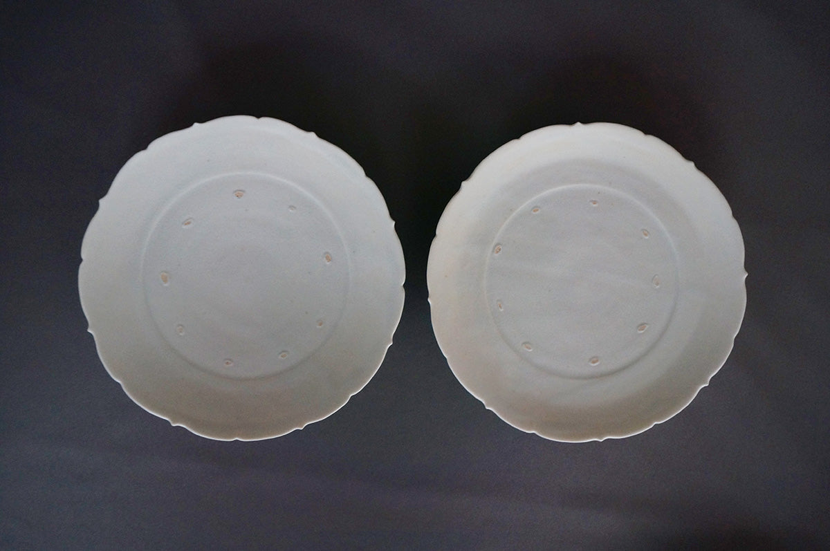 015 青白磁稜花皿 (6寸) 目跡あり