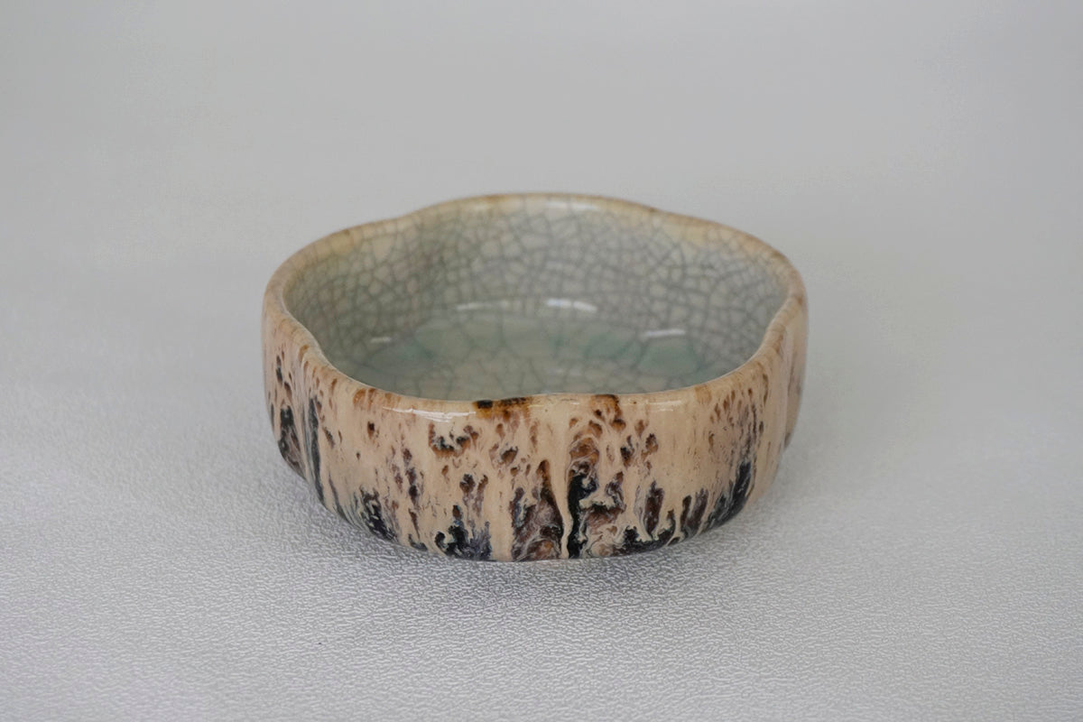 016 黒流×白 筒花小鉢