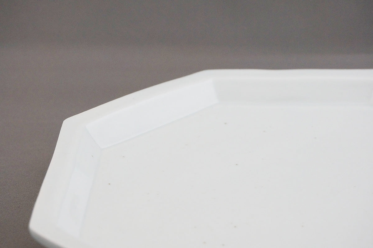 016 青白磁八角皿 (8寸)