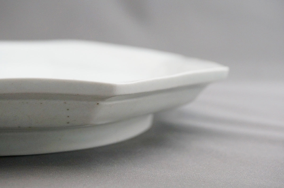 016 青白磁八角皿 (8寸)