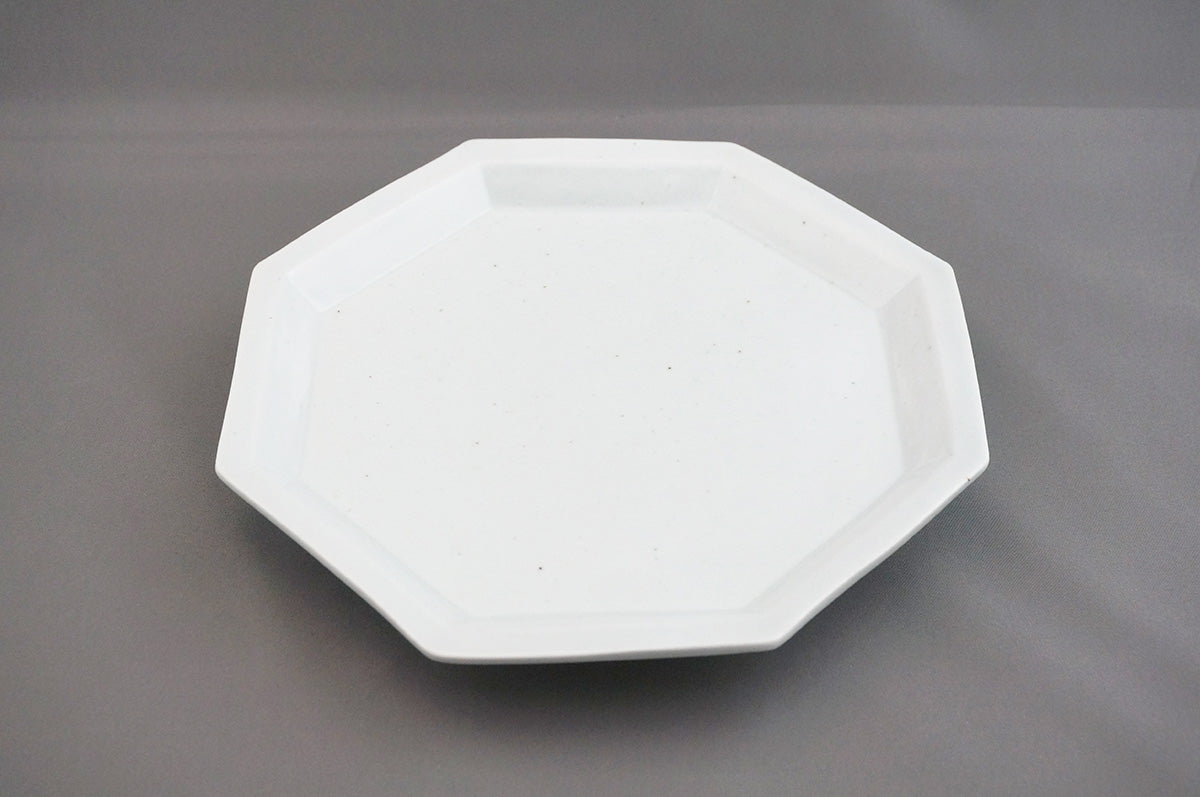 017 青白磁八角皿 (7寸)