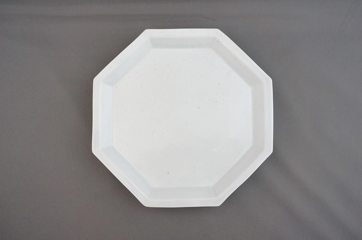 017 青白磁八角皿 (7寸)