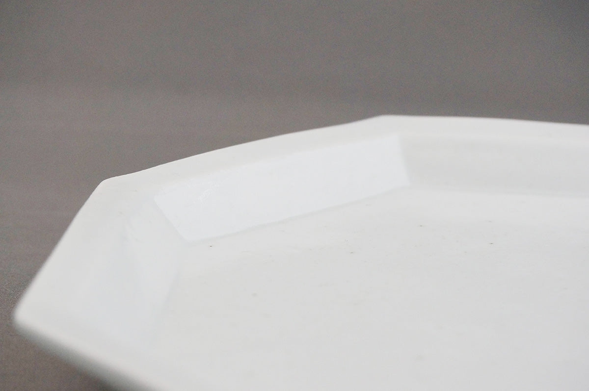 017 青白磁八角皿 (7寸)