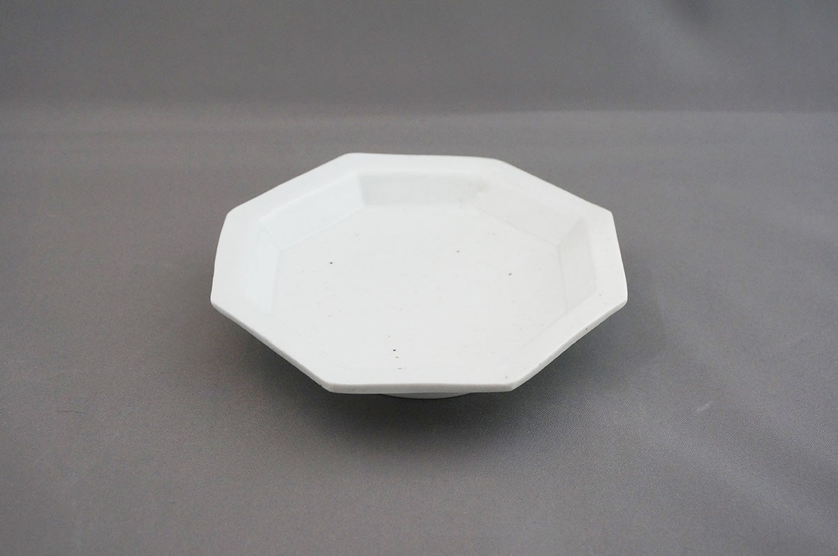 018 青白磁八角皿 (5寸)