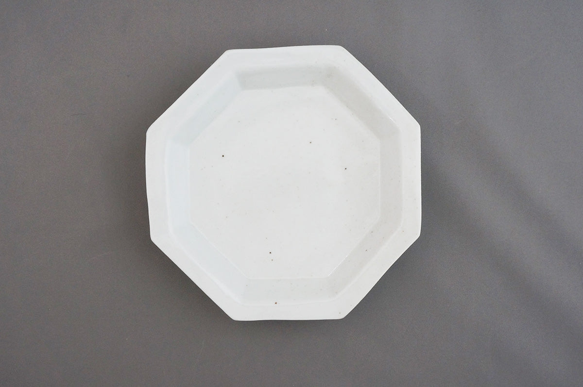 018 青白磁八角皿 (5寸)