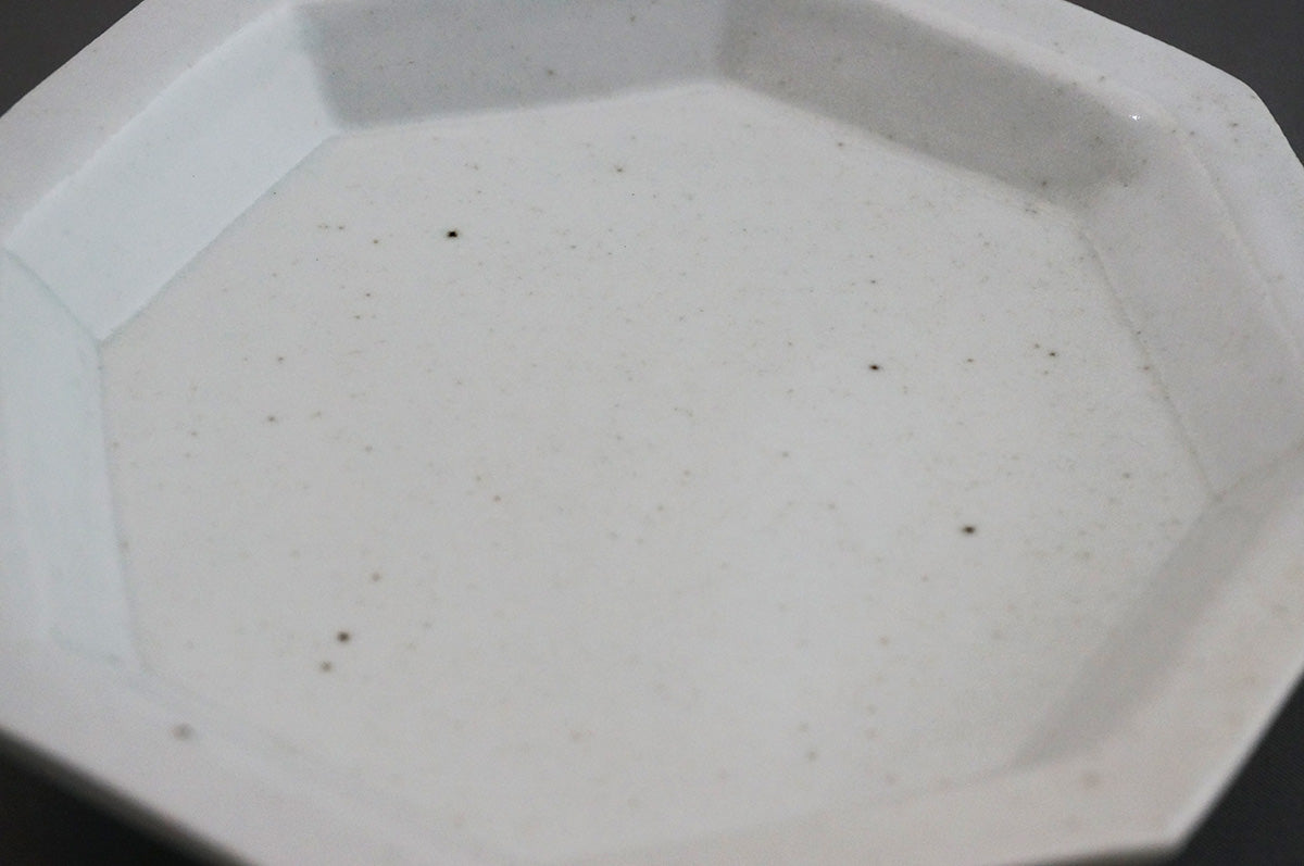 018 青白磁八角皿 (5寸)