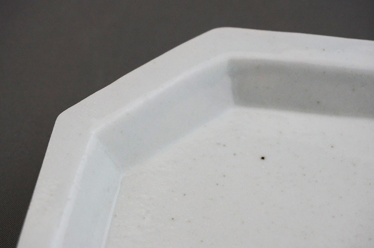 018 青白磁八角皿 (5寸)