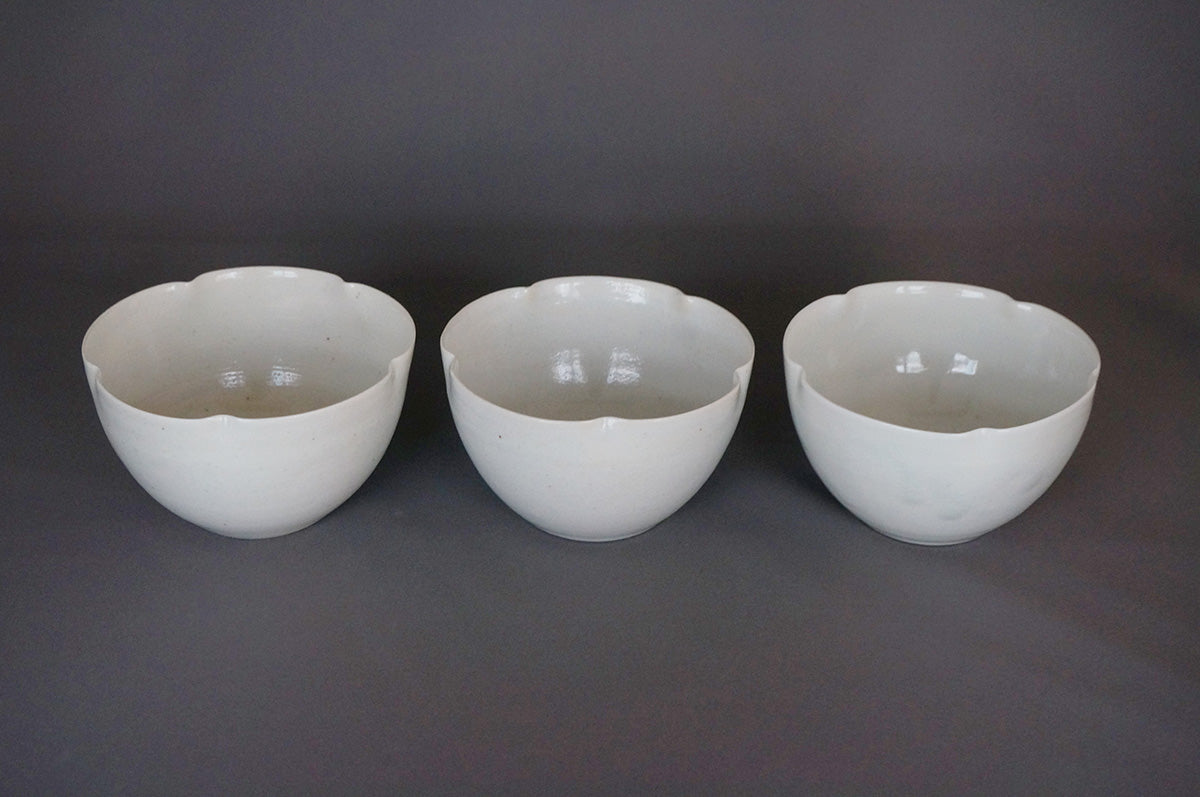 019 青白磁輪花深鉢 (小)