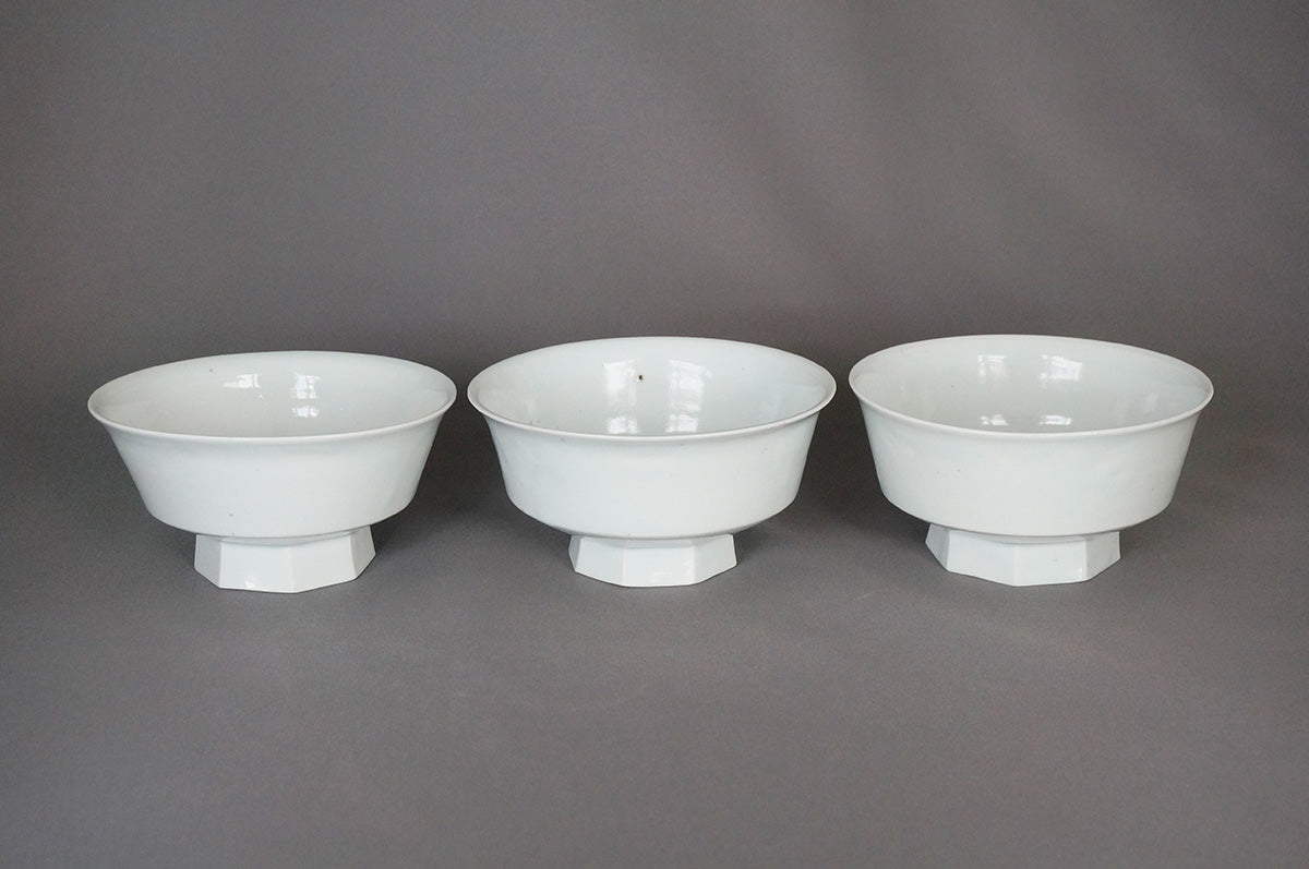 020 青白磁八角高台縁反小鉢 目跡あり