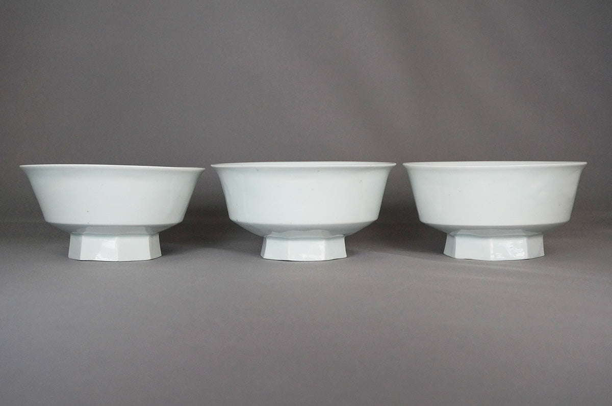 020 青白磁八角高台縁反小鉢 目跡あり