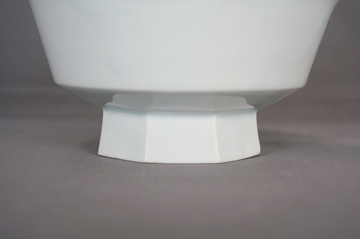 020 青白磁八角高台縁反小鉢 目跡あり