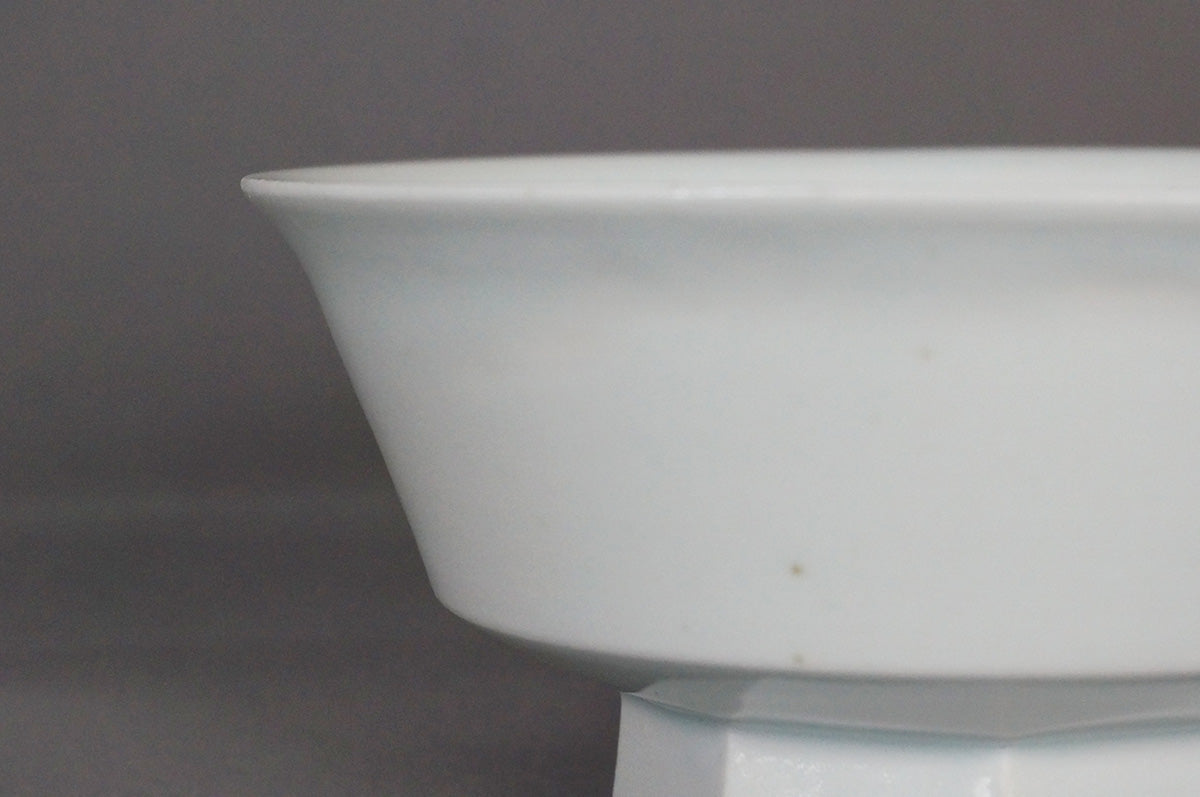 020 青白磁八角高台縁反小鉢 目跡あり