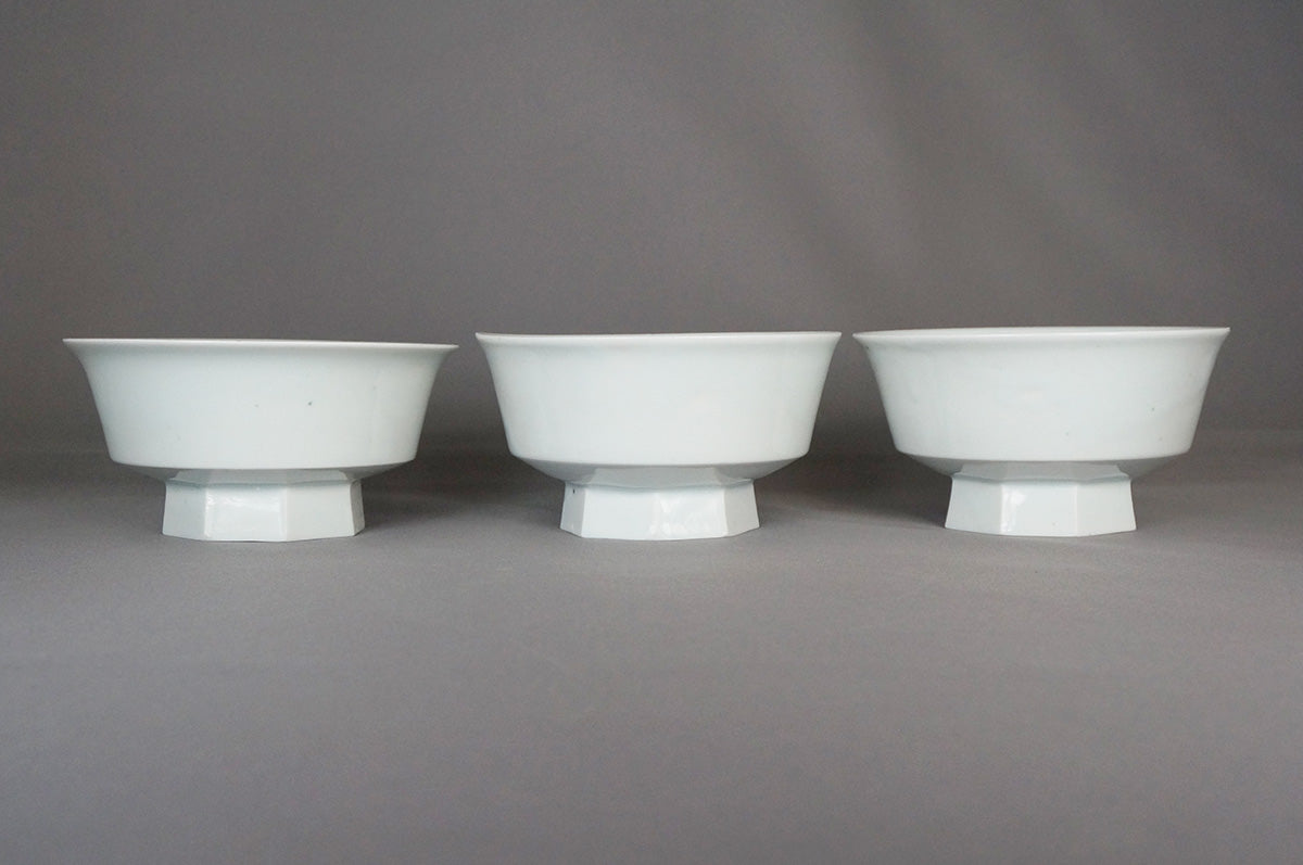 020 青白磁八角高台縁反小鉢