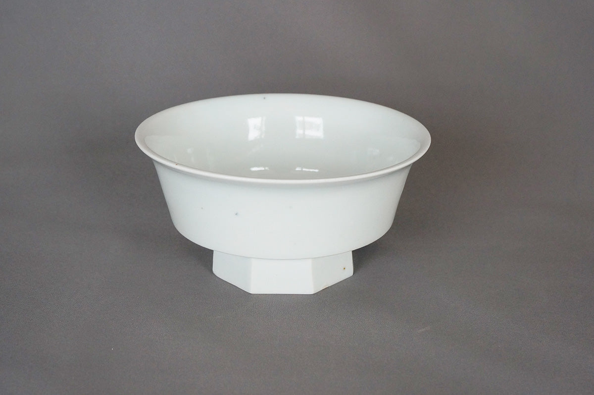 020 青白磁八角高台縁反小鉢