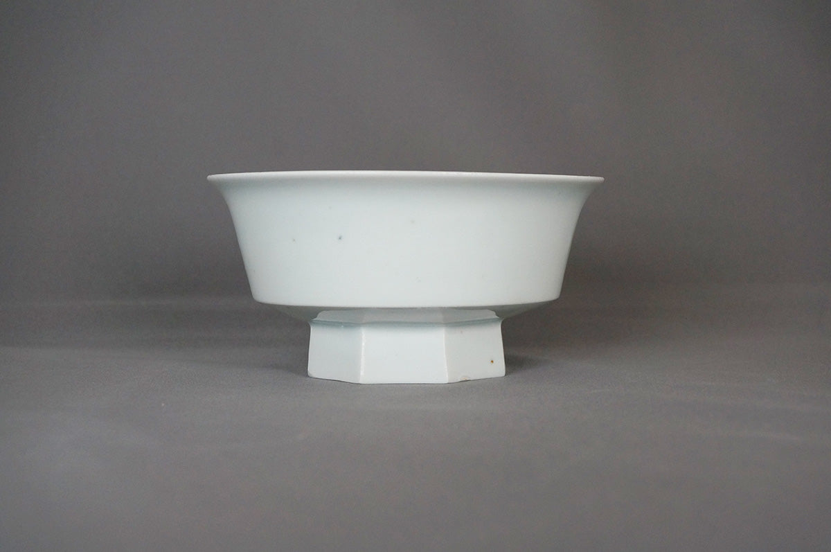 020 青白磁八角高台縁反小鉢