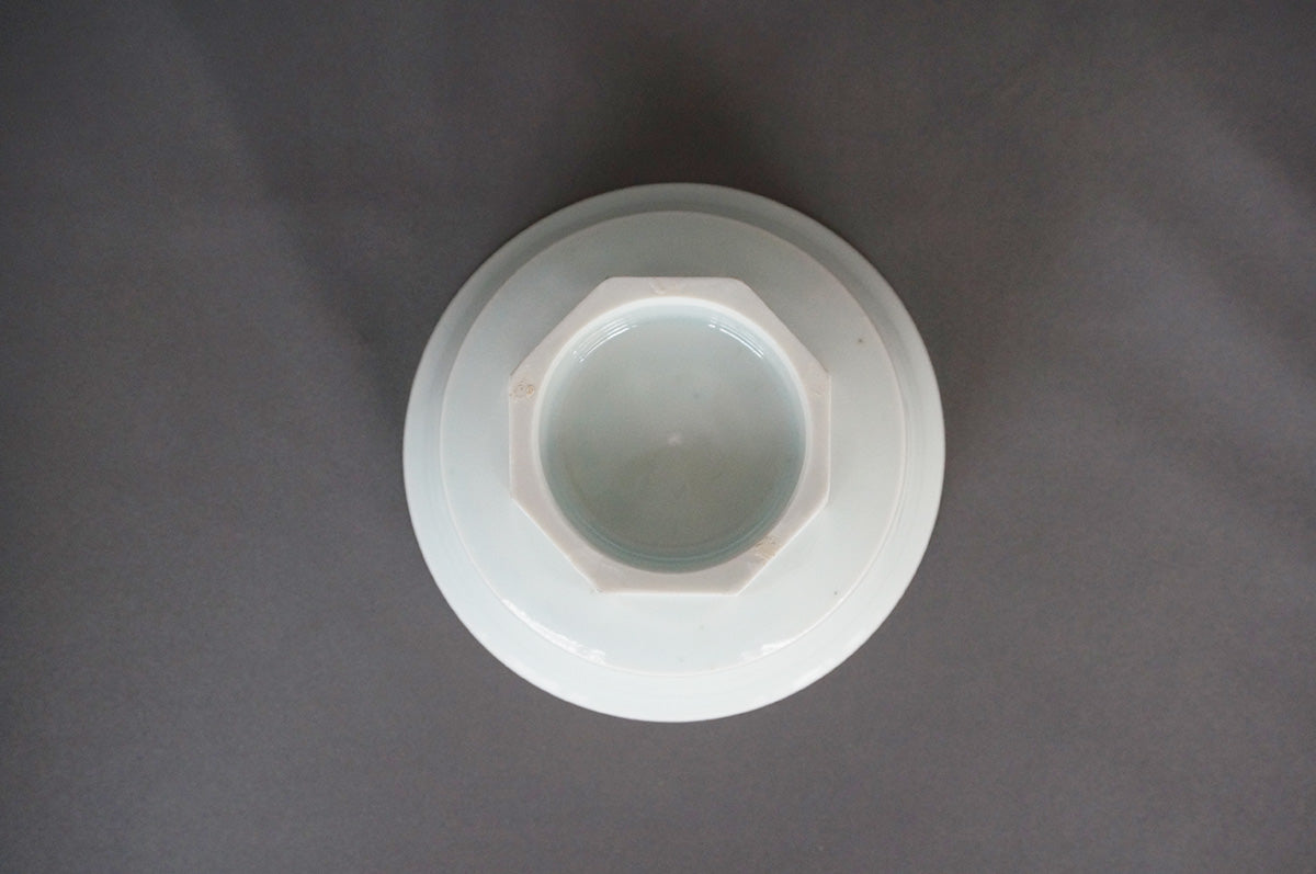 020 青白磁八角高台縁反小鉢