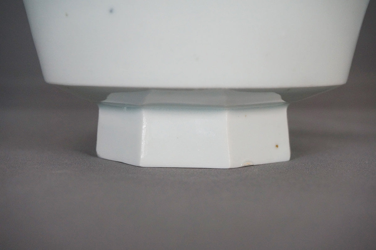 020 青白磁八角高台縁反小鉢