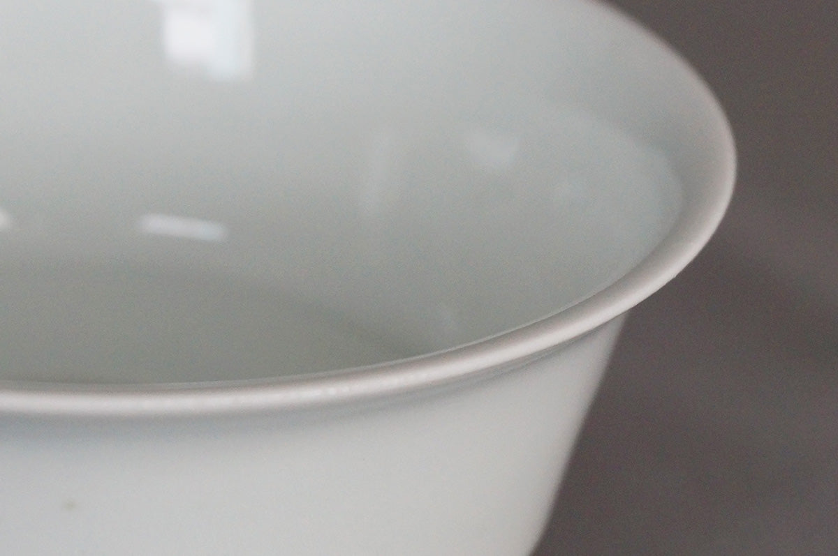 020 青白磁八角高台縁反小鉢