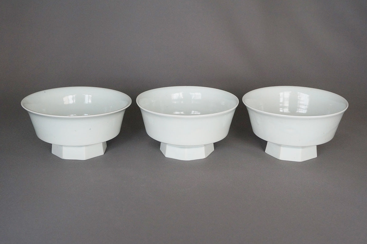 020 青白磁八角高台縁反小鉢