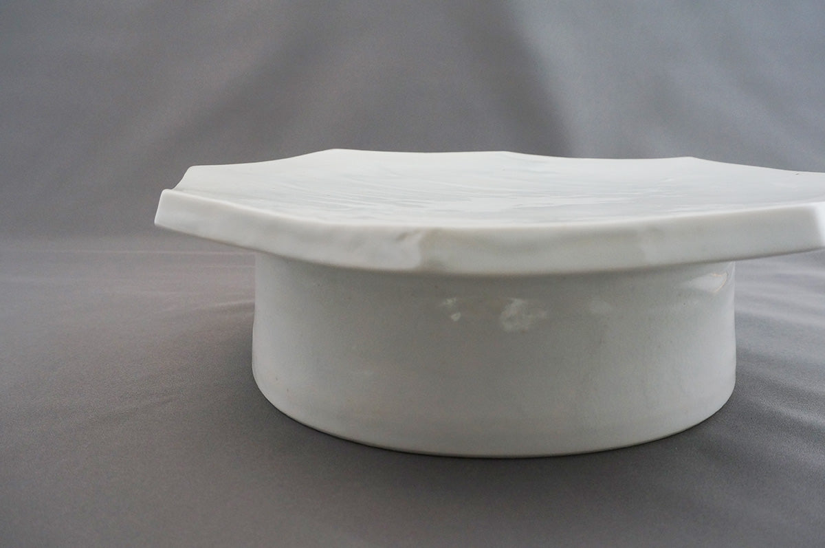 025 青白磁八角台皿（8寸） 1