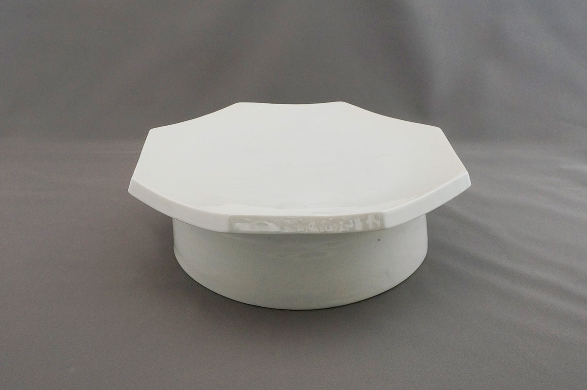 025 青白磁八角台皿（8寸） 2