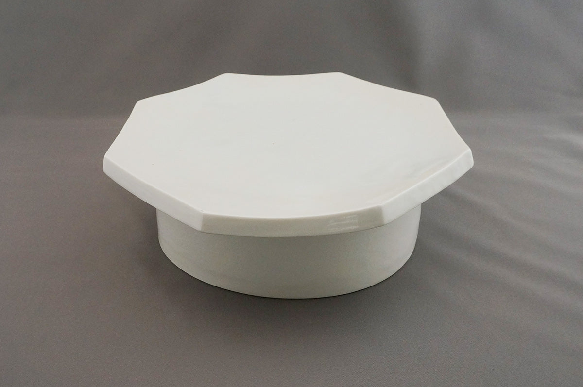 025 青白磁八角台皿（8寸） 2