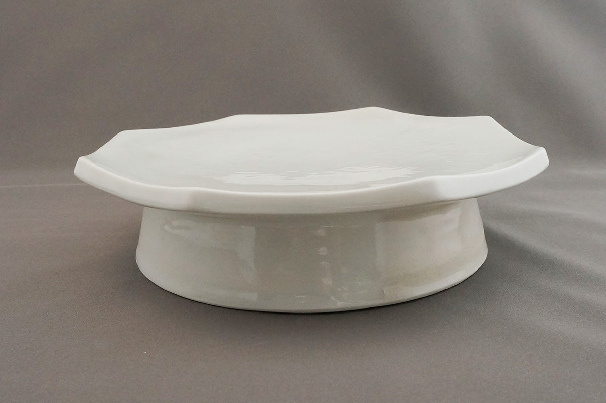 026 青白磁八角台皿（6寸）