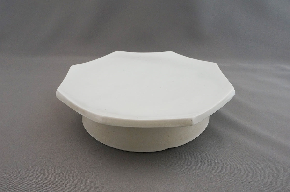 026 青白磁八角台皿（6寸）