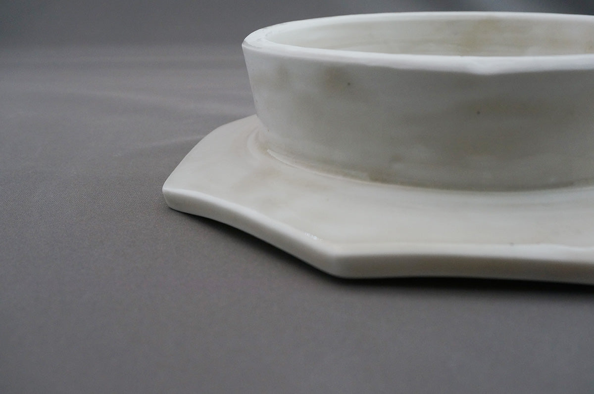 026 青白磁八角台皿（6寸）