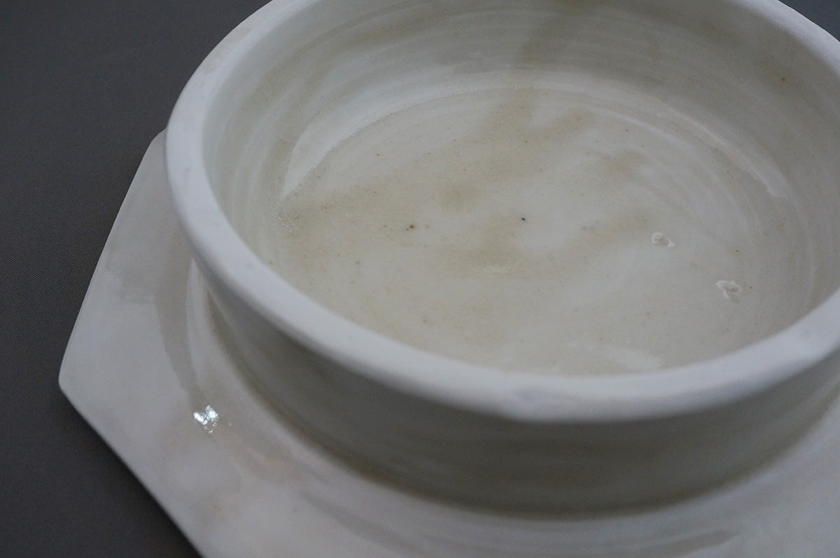 026 青白磁八角台皿（6寸）