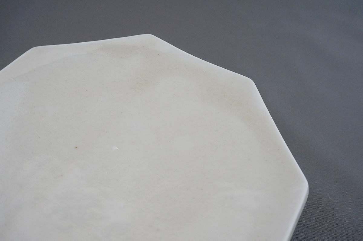 026 青白磁八角台皿（6寸）