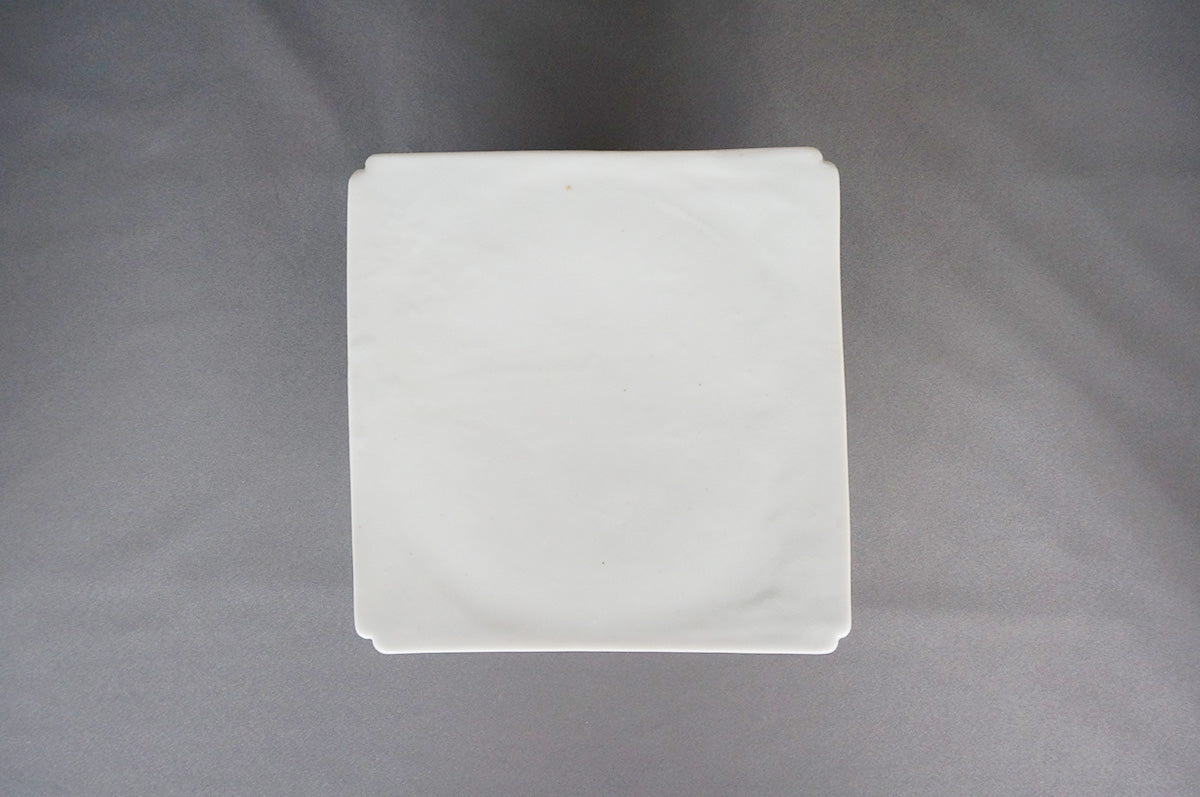 027 青白磁四方台皿（6寸） 1