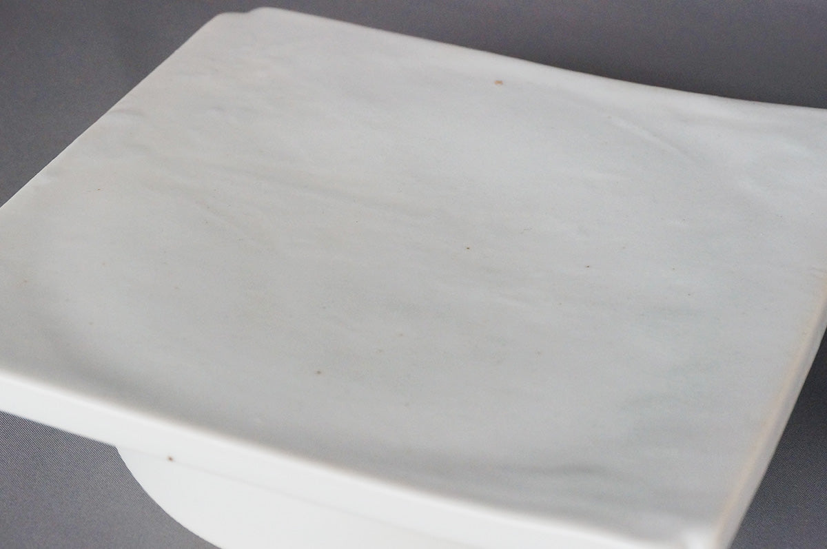 027 青白磁四方台皿（6寸） 1