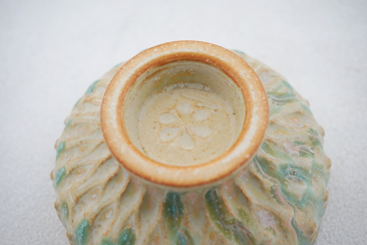 028 ミントグリーン鎬　ぐい呑