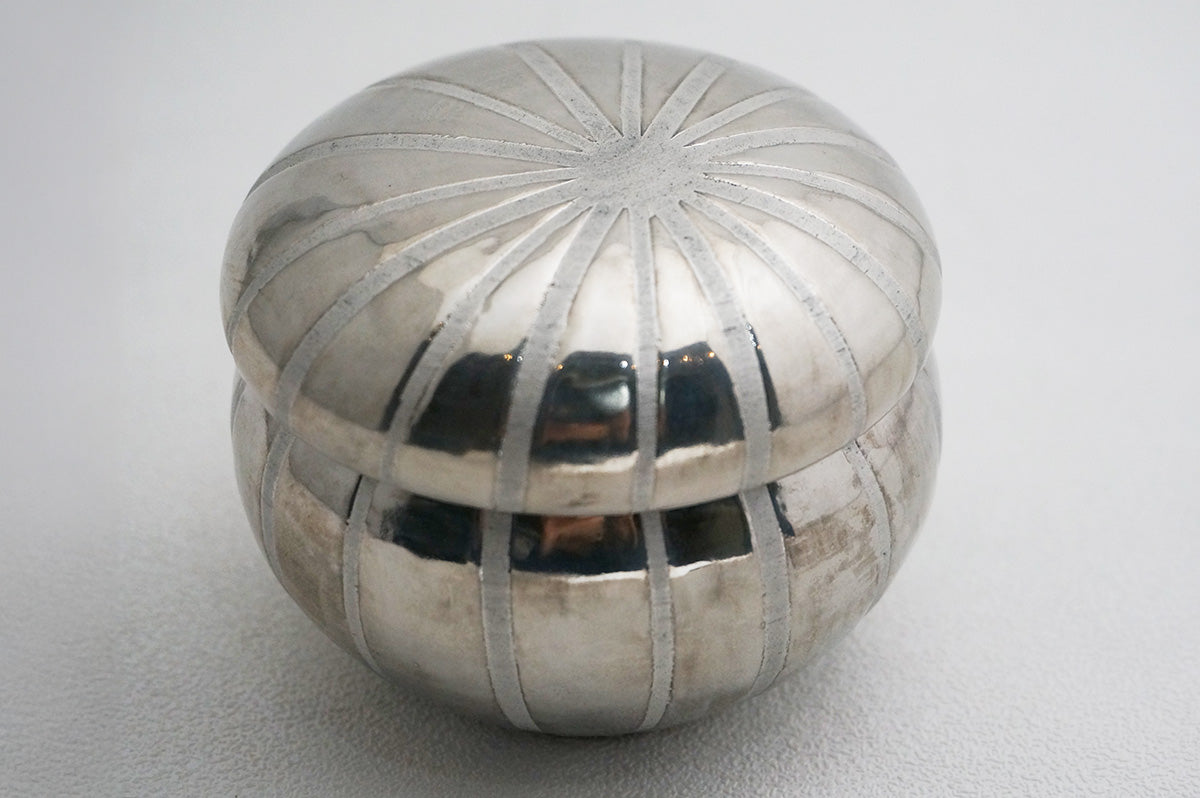 28 ホワイト 釉彩 プラチナボンボニエール