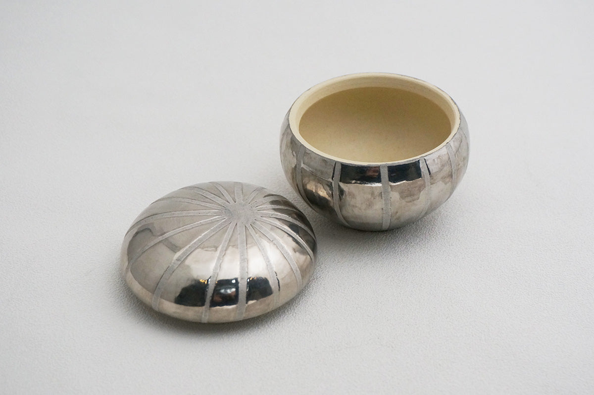 28 ホワイト 釉彩 プラチナボンボニエール