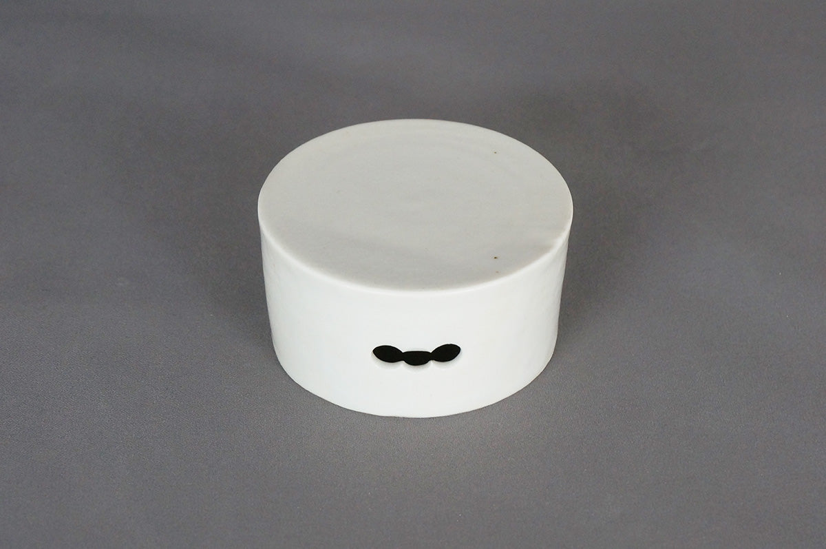 029 青白磁三ツ丸台皿（S）