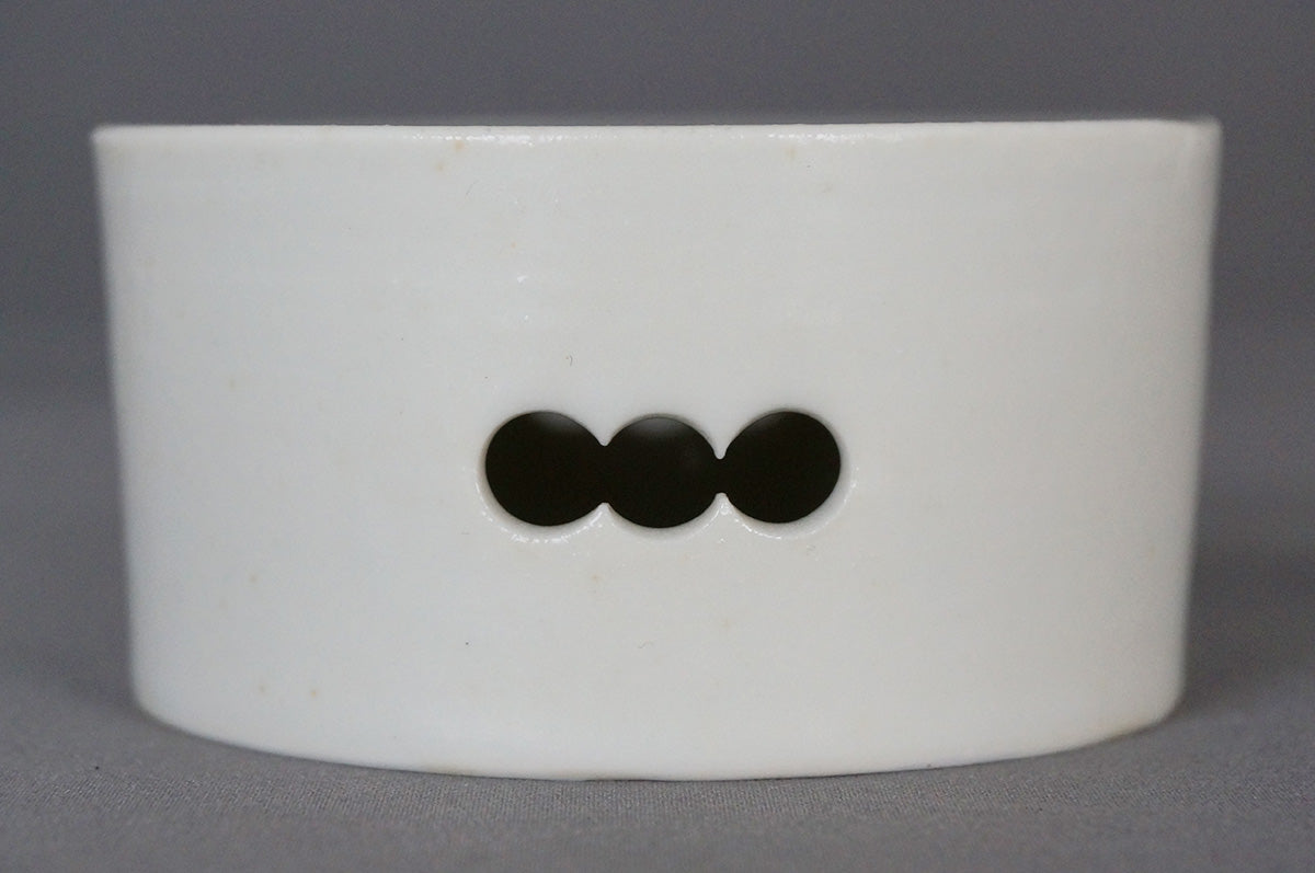 029 青白磁三ツ丸台皿（S）