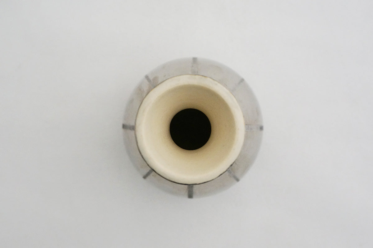 29 ホワイト 釉彩 プラチナ花器 1