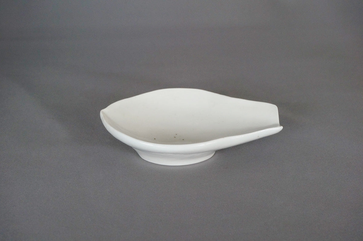 032 青白磁茶則（泰山木）