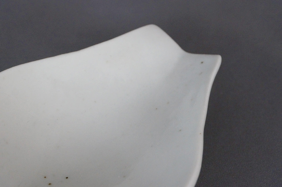 032 青白磁茶則（泰山木）