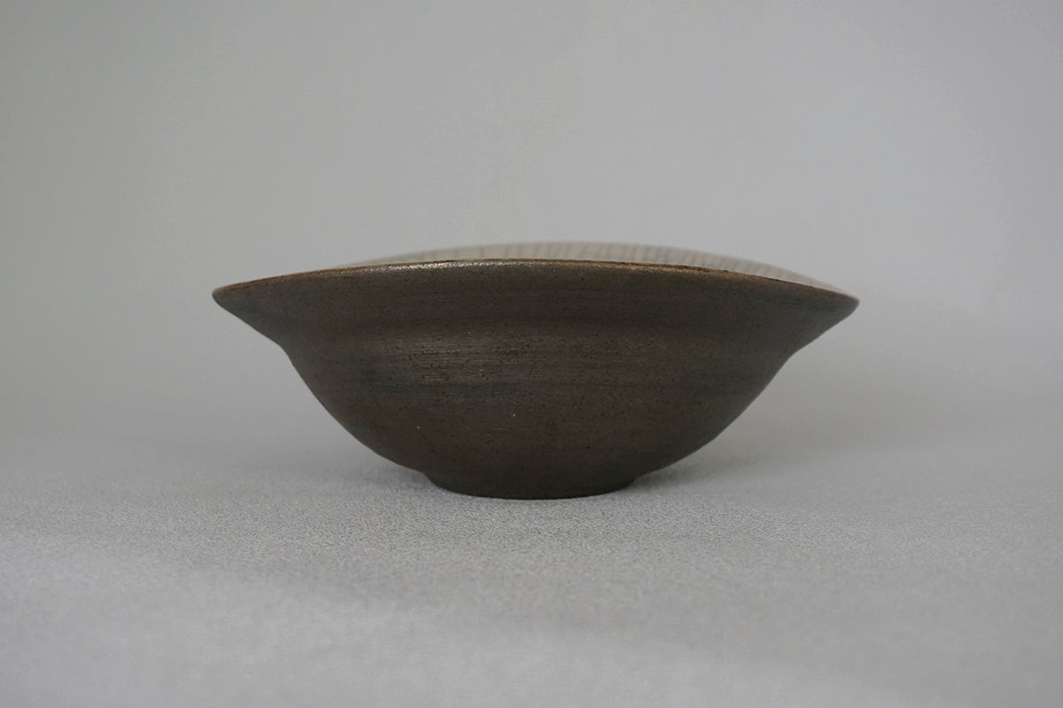 033 白×黒 たわみ鉢