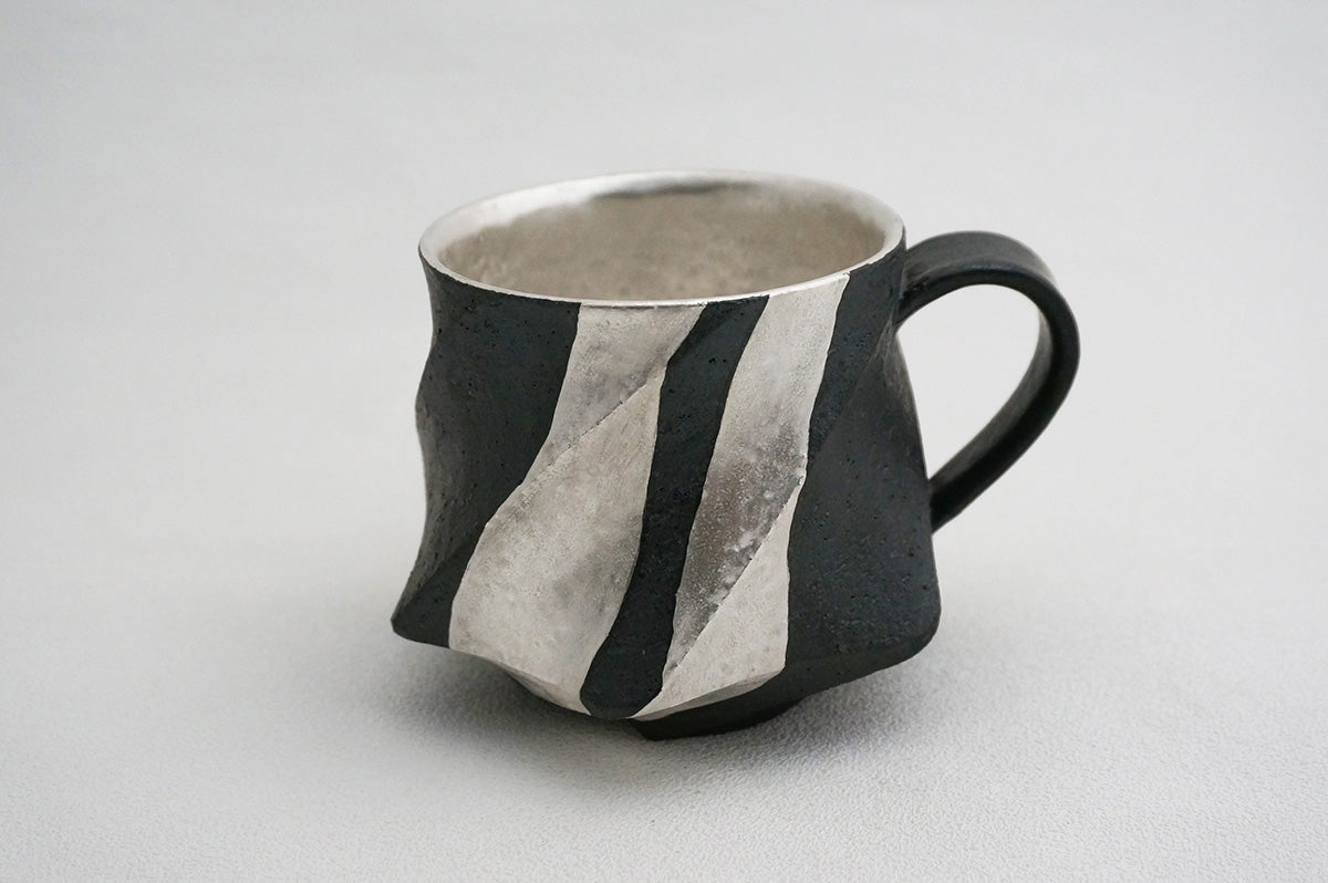 49 銀彩マグカップ 2