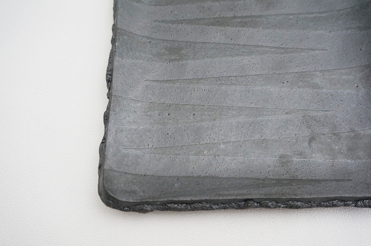 65 釉彩 角皿（18）