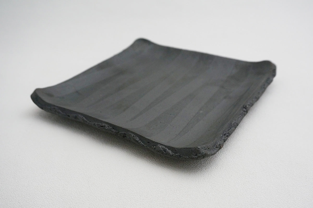 65 釉彩 角皿（18）