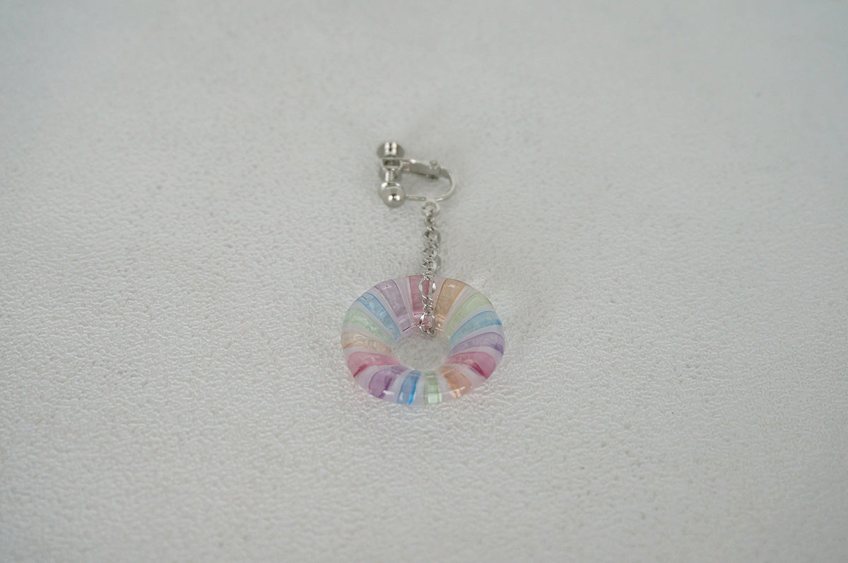 069 虹 イヤリング片耳