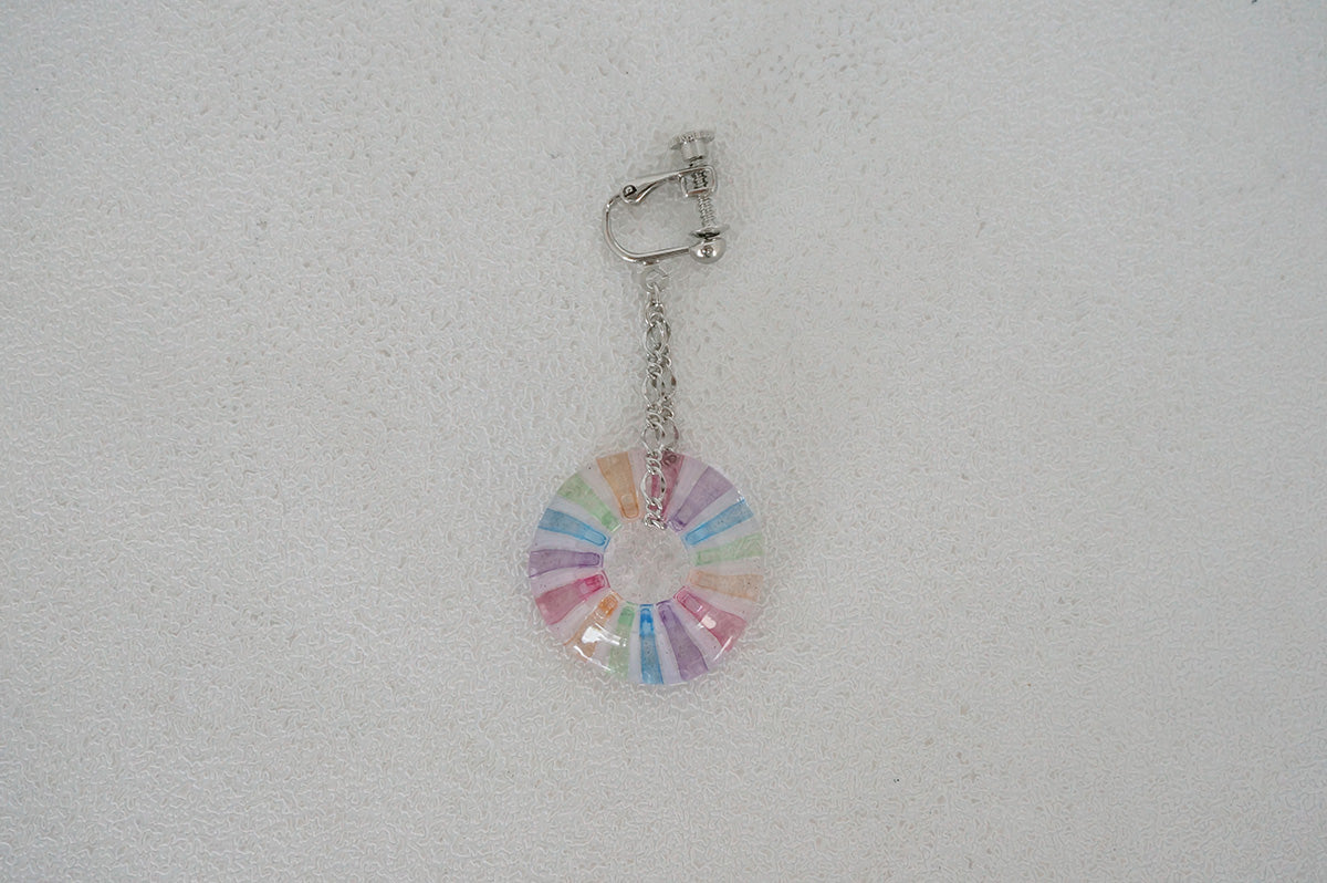 069 虹 イヤリング片耳