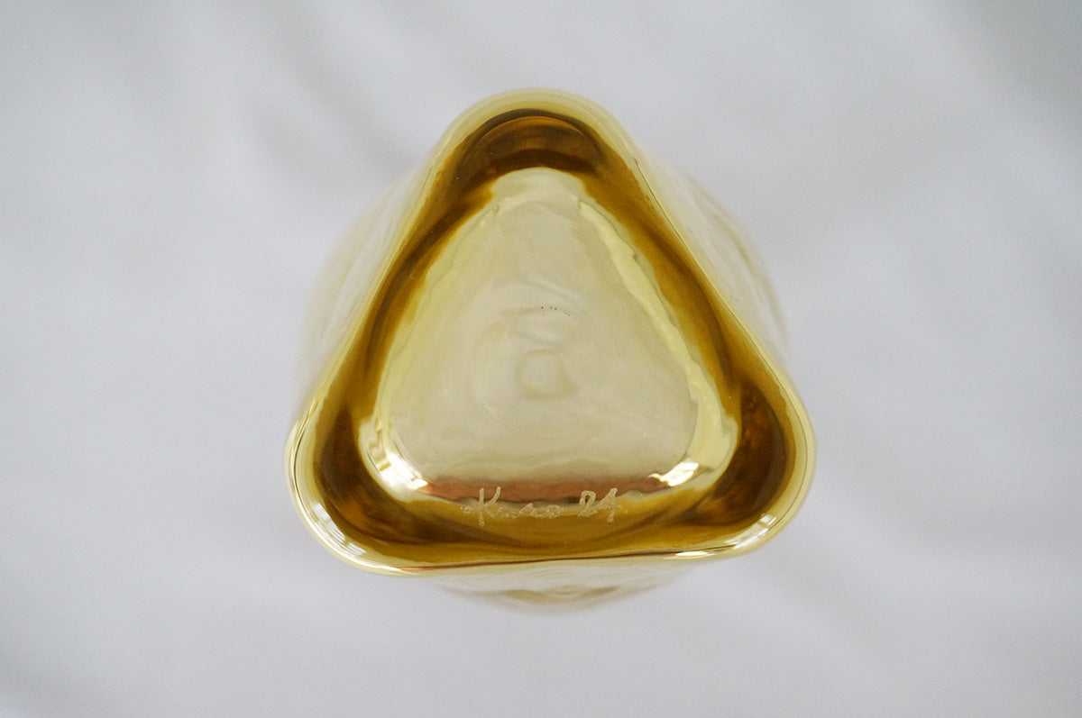 069 黒豆硝子 三角花器（大）