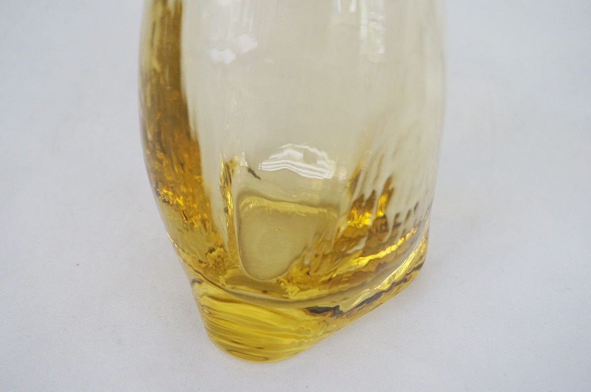069 黒豆硝子 三角花器（大）