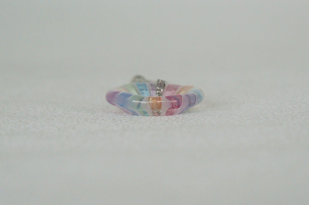 069 虹 イヤリング片耳